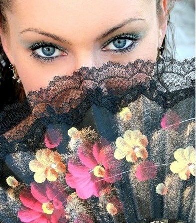 mujer con abanico .jpg