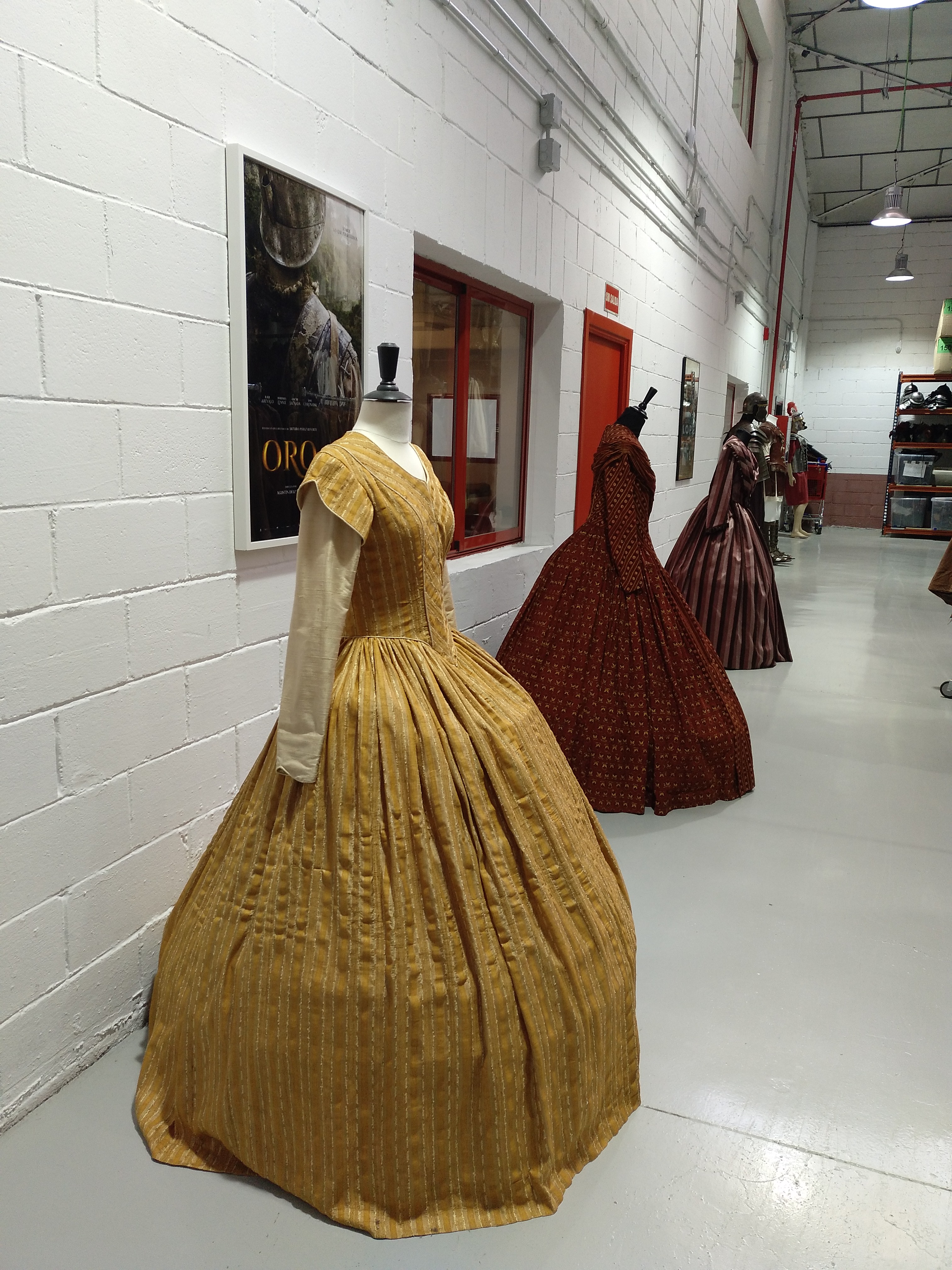 Vestidos de época Peris Costumes