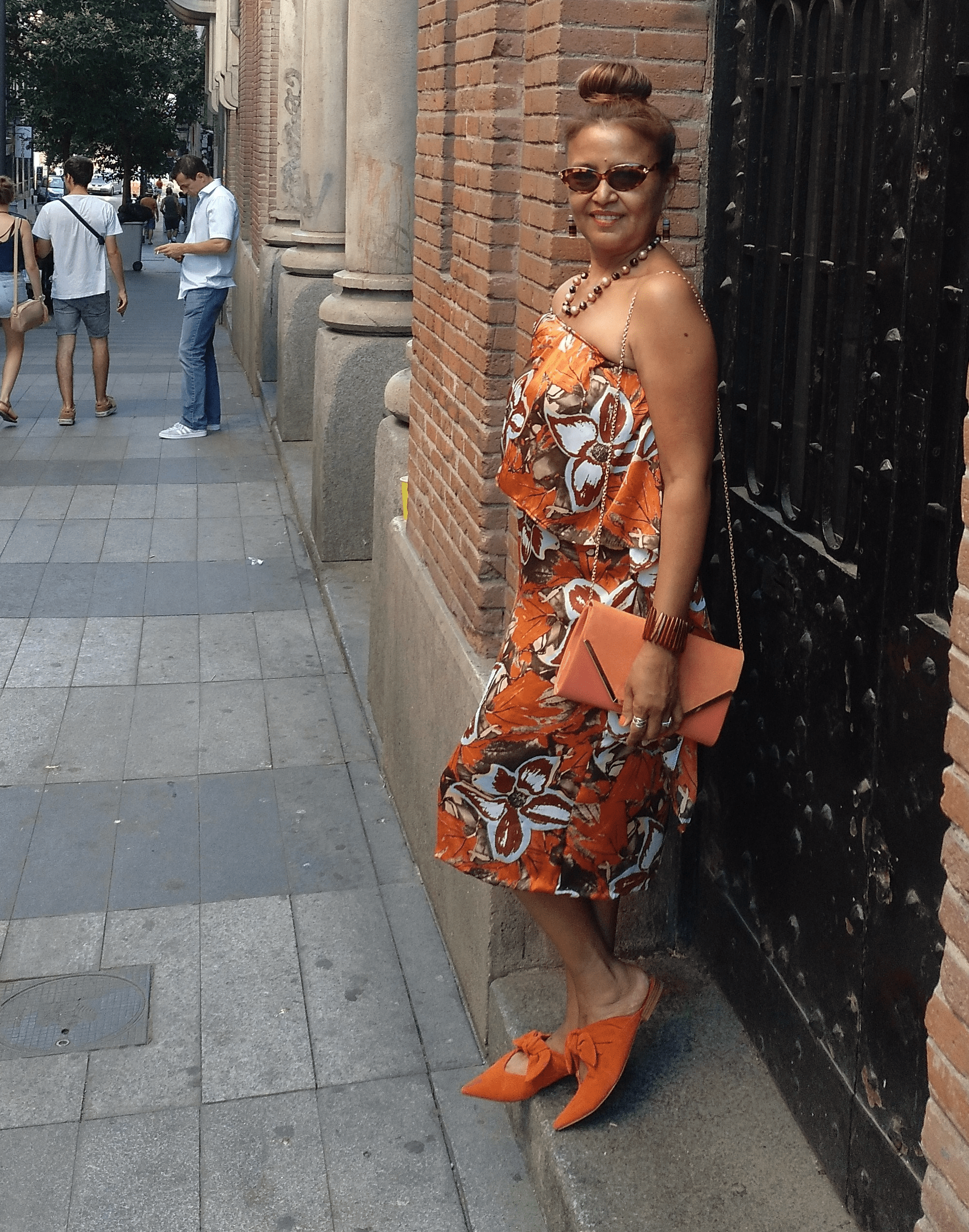 vestido amarillo de flrores.png