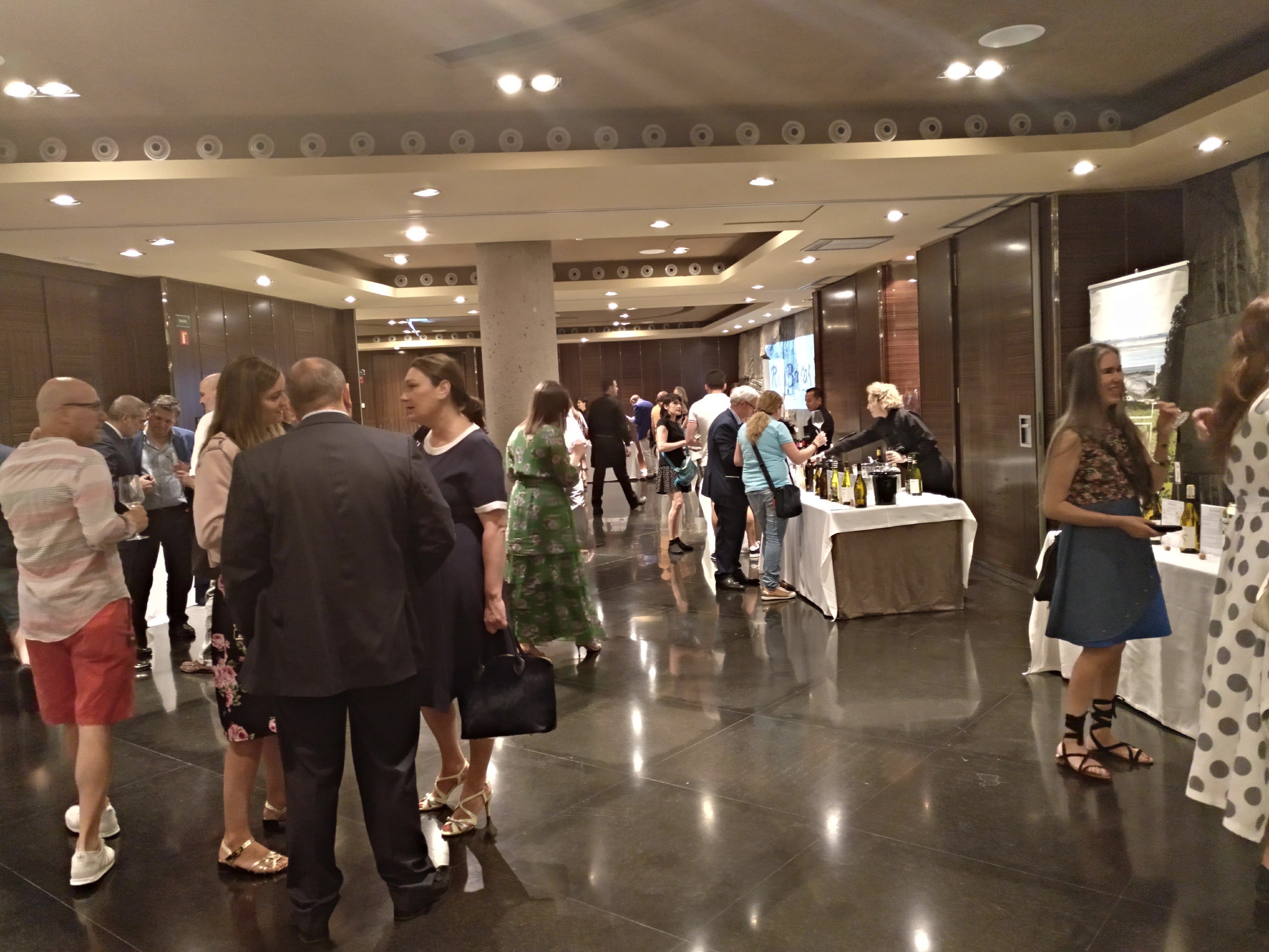 Tertulia de Cata de vinos.jpg