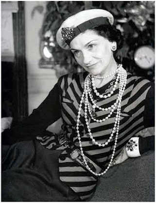 Chanel con gorra marinera