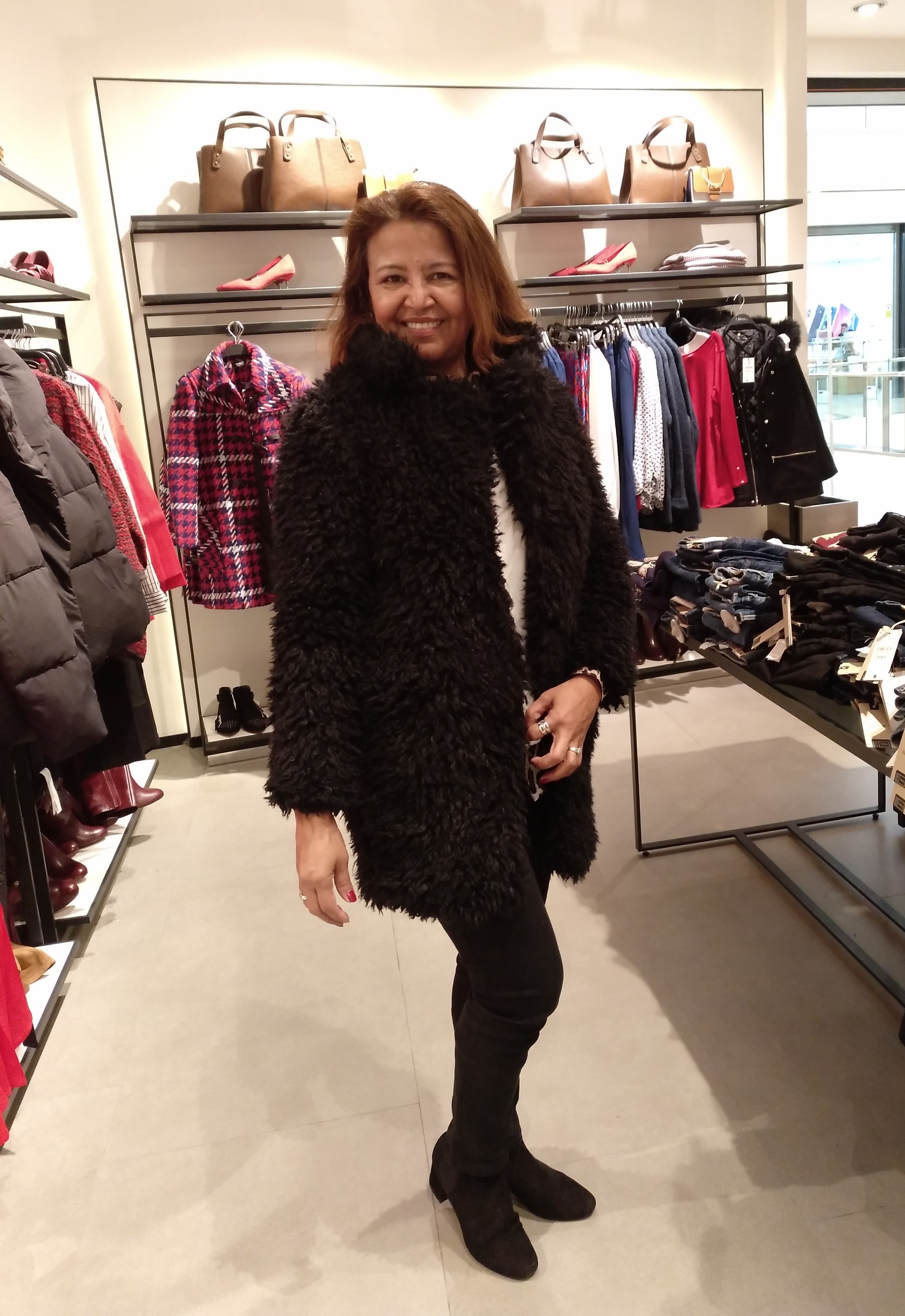 Abrigo de pelos negro mujer