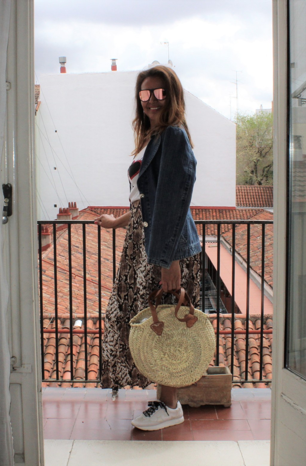 Bolso redondo de rafia