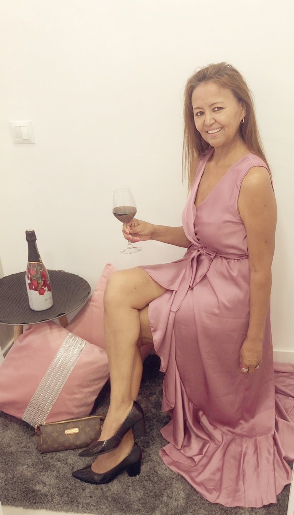 Vestido asimétrico cola.