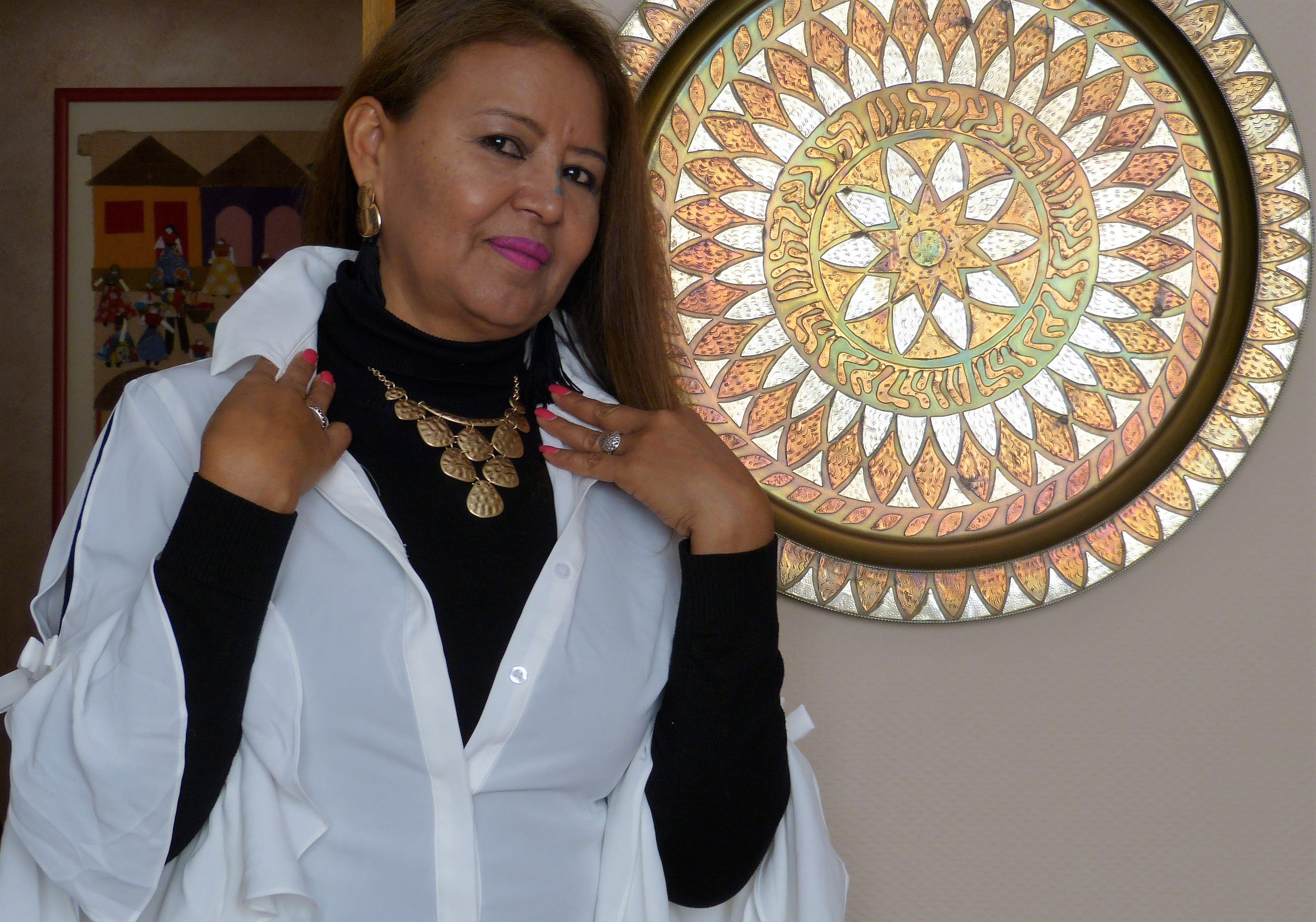 Look con collar grande