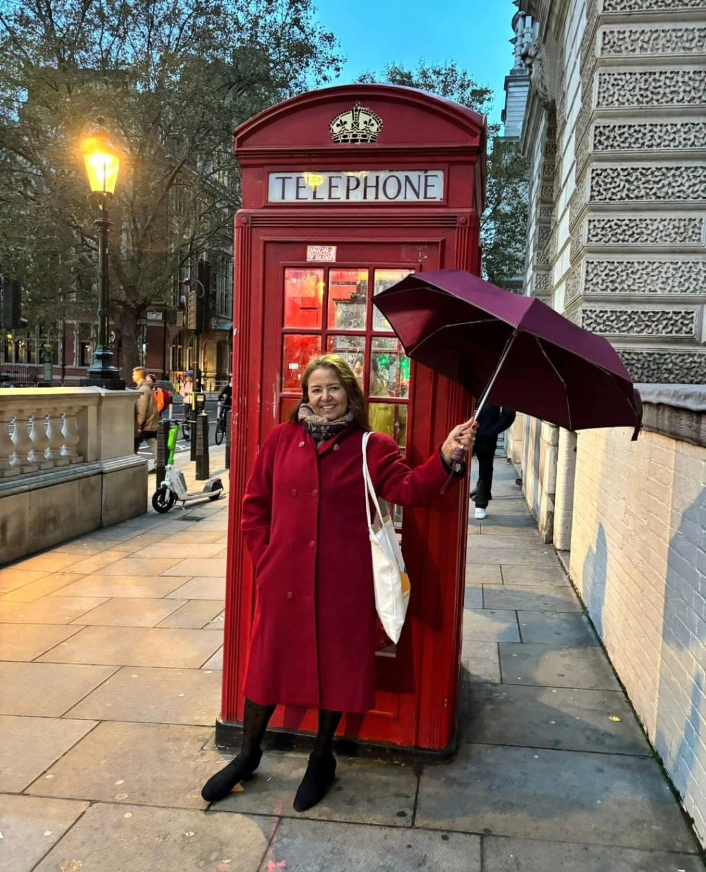 Abrigo rojo burdeo largo