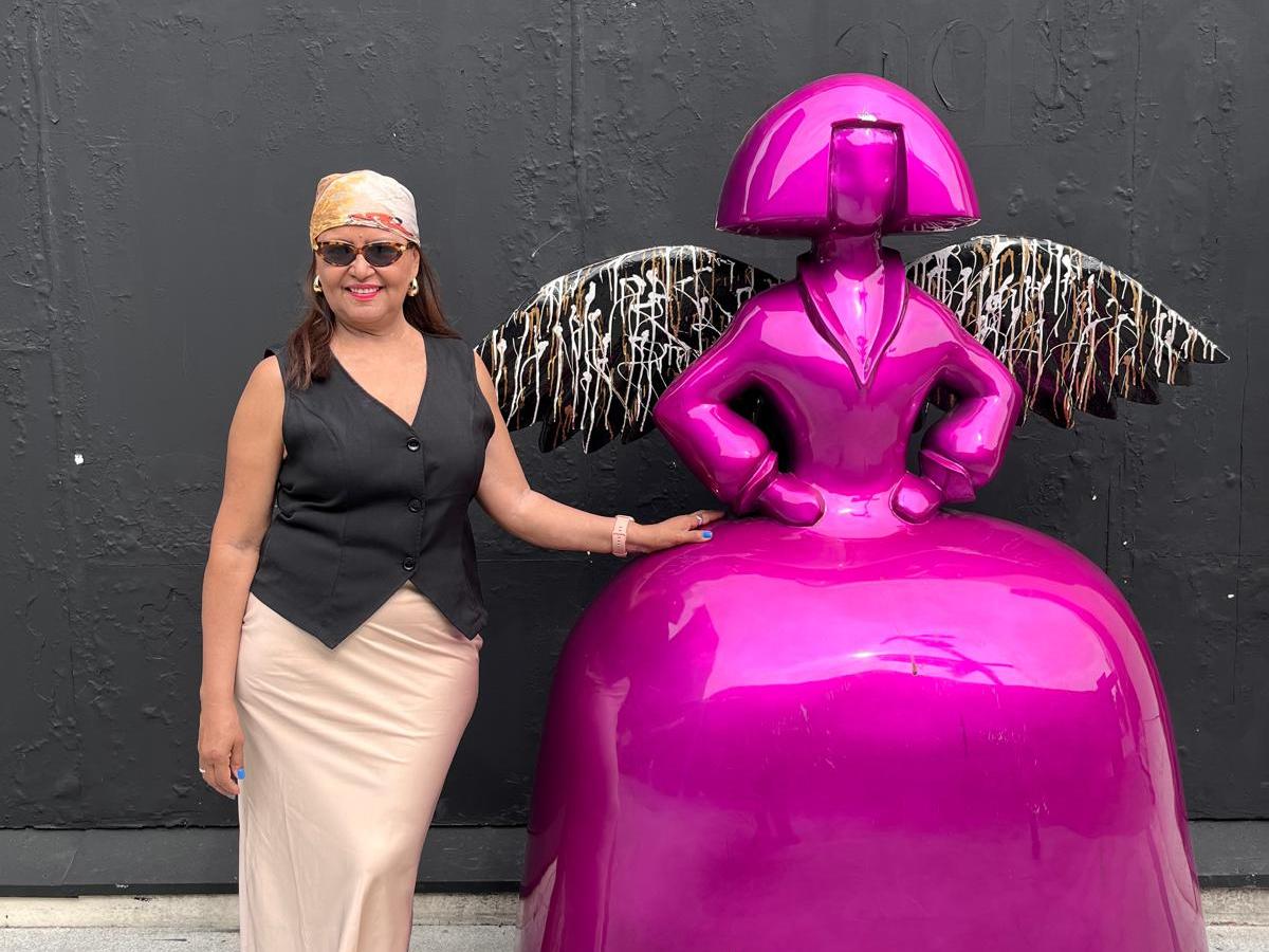 MI LOOK CON FALDA SATINADA, CHALECO Y EL TOQUE DEL&nbsp;PAÑUELO.